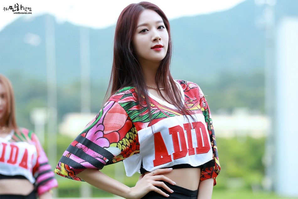 近日,韩国组合ninemuses的一组赛马场公演照曝光,劲歌辣舞气氛火爆