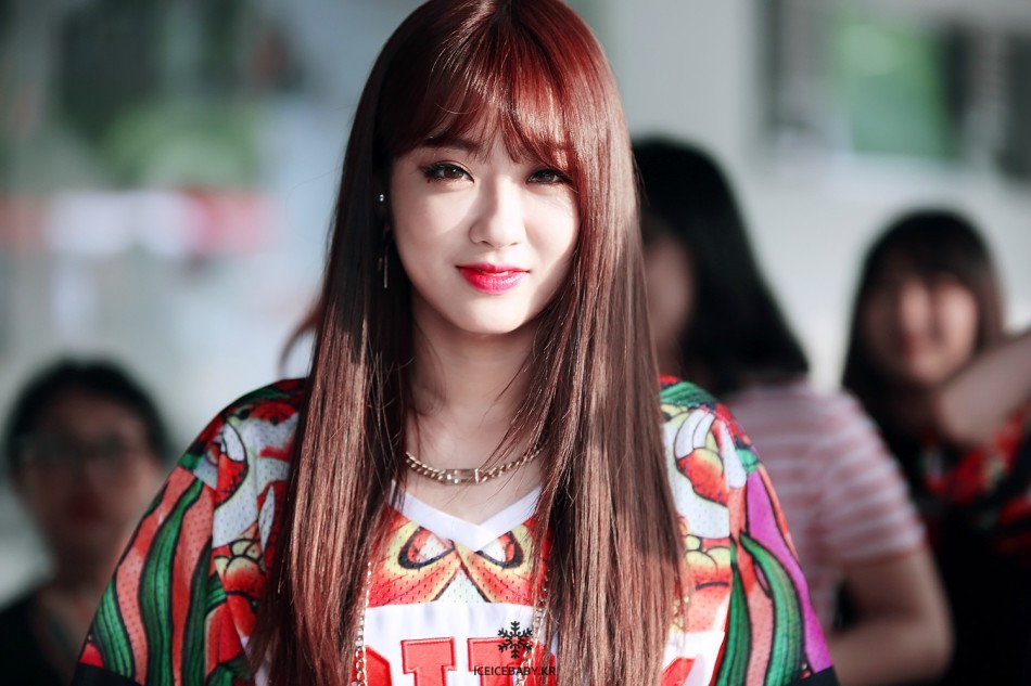 近日,韩国组合ninemuses的一组赛马场公演照曝光,劲歌辣舞气氛火爆