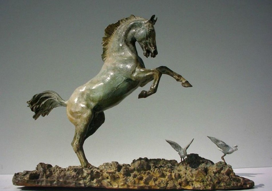 栩栩如生马雕塑