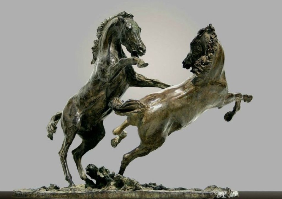 法国一名艺术家,他创作的马主题雕塑惟妙惟肖,栩栩如生,让我们一起