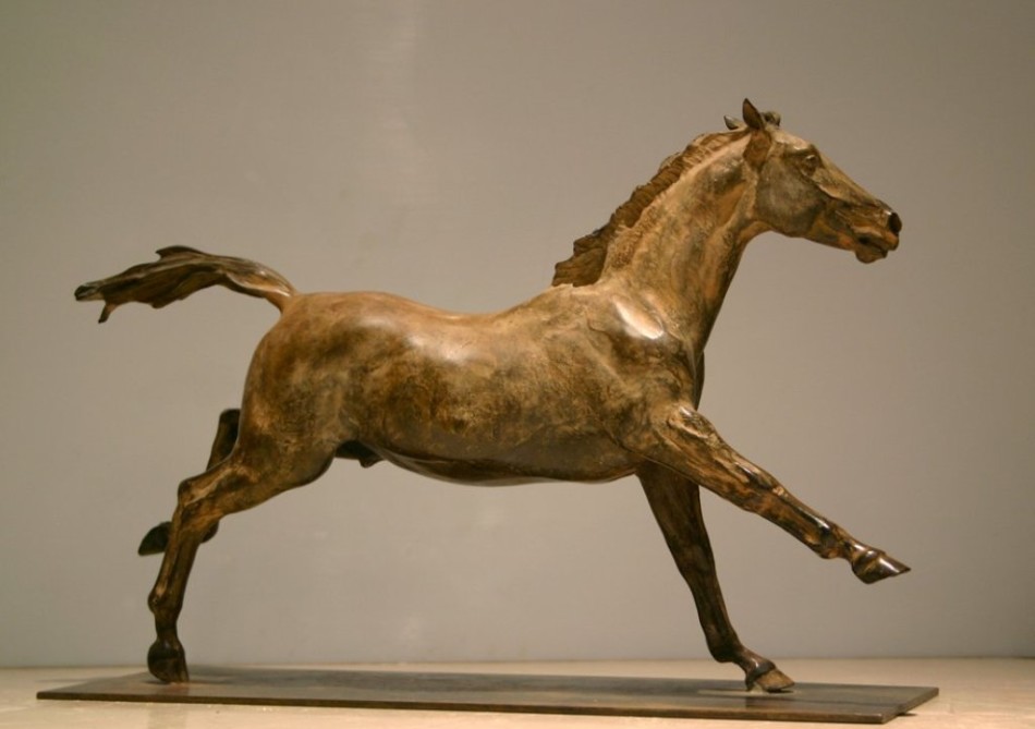 法国一名艺术家,他创作的马主题雕塑惟妙惟肖,栩栩如生,让我们一起