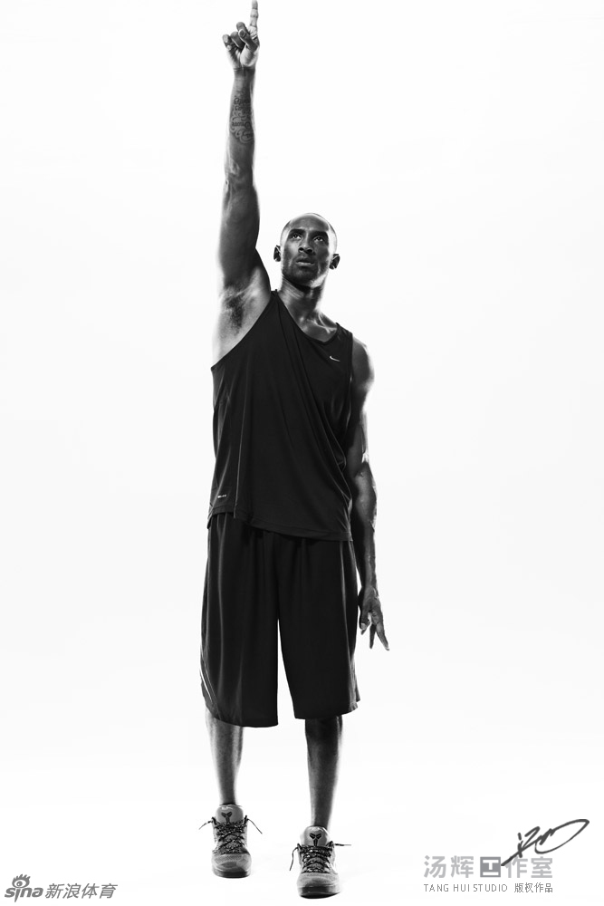 新浪独家科比黑白写真
