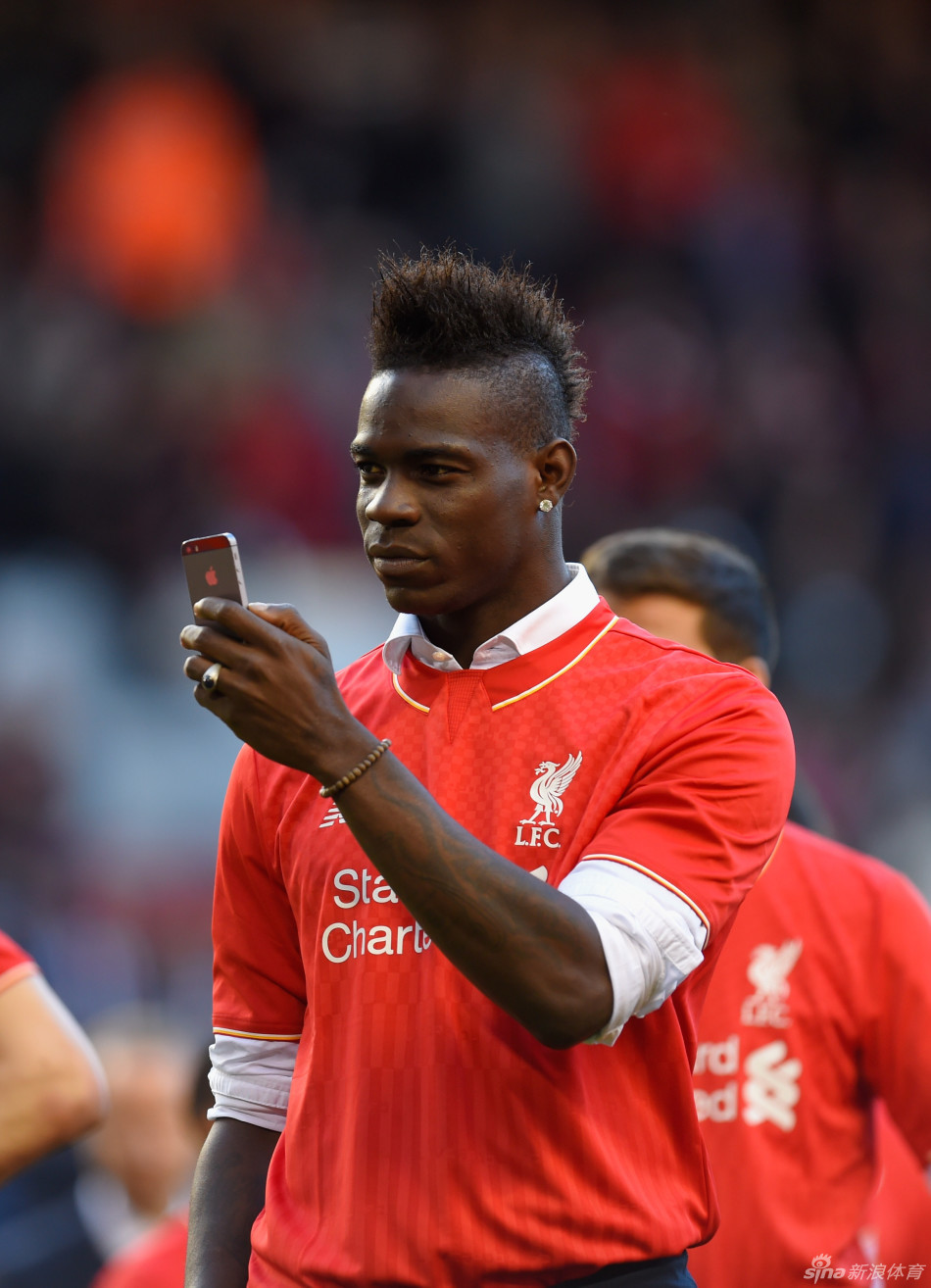 而在不成功的利物浦生涯中巴神依然留下很多让人印象深刻的时刻.