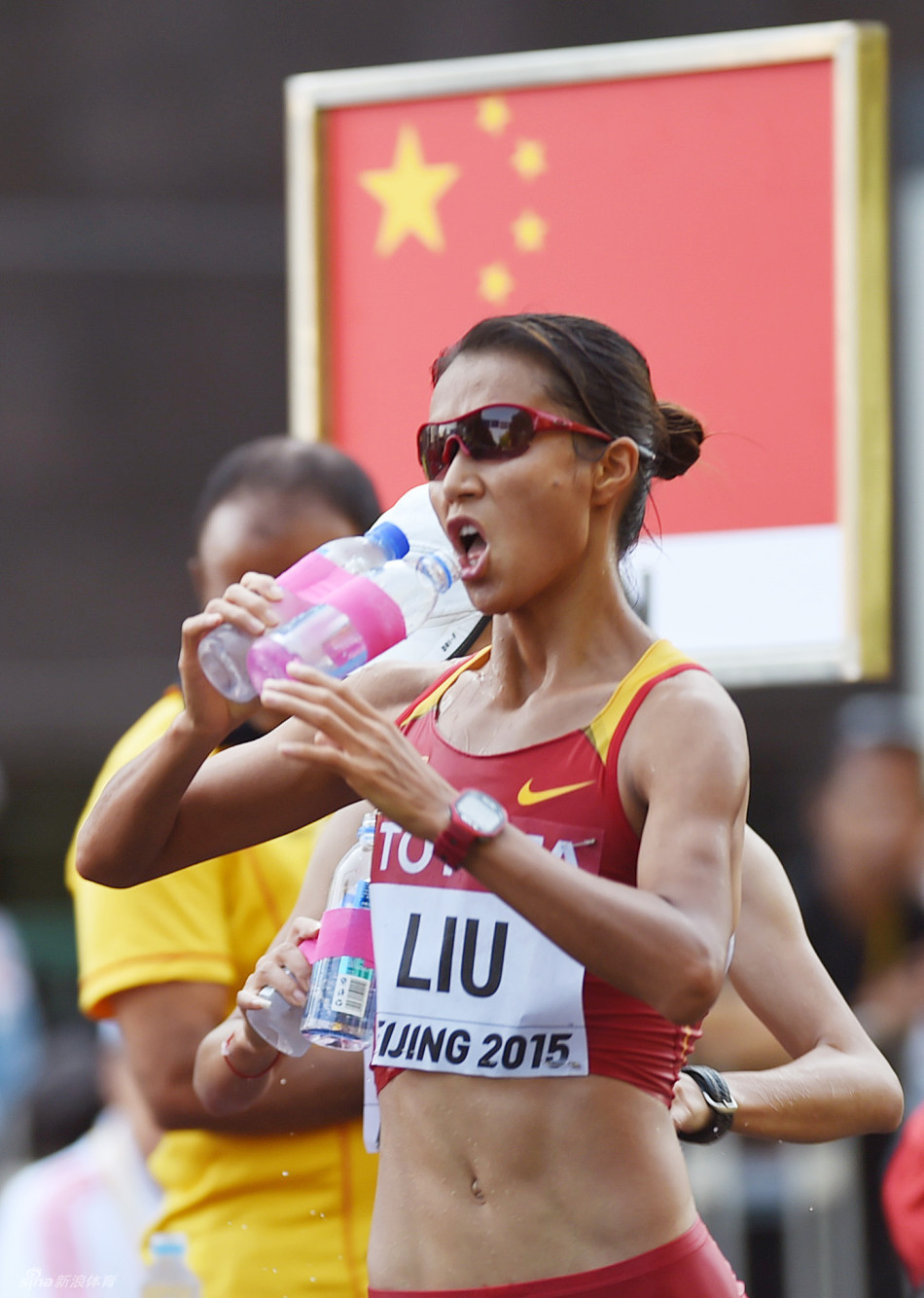 北京时间8月28日上午,刘虹在北京世界田径锦标赛女子20公里竞走决赛中