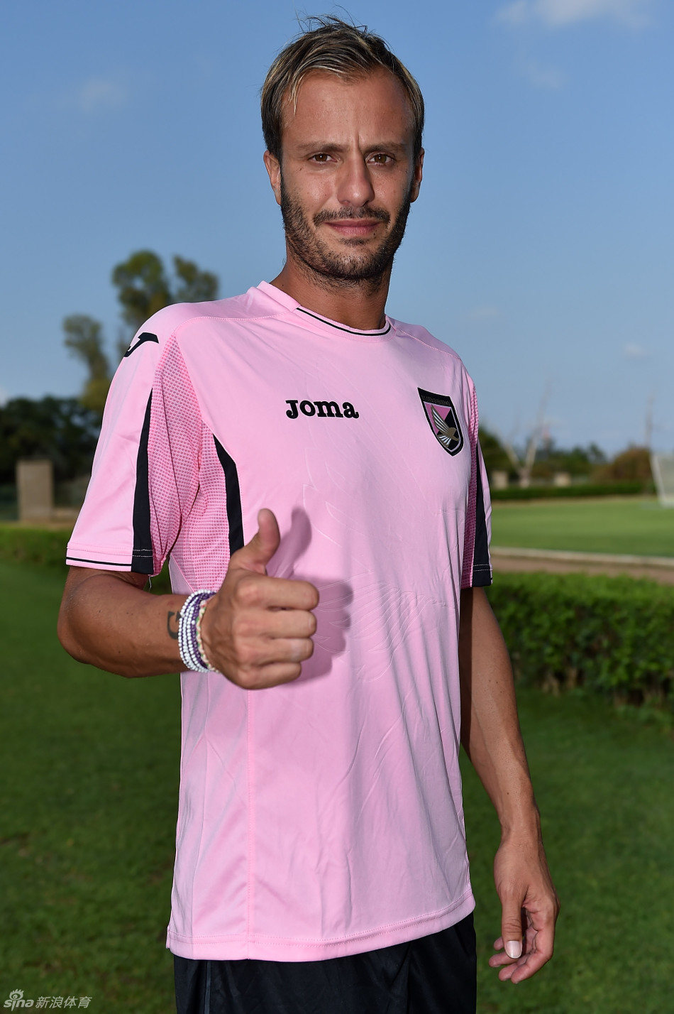 据此前消息,吉拉迪诺和恒大解约,以自由球员的身份和巴勒莫签约.