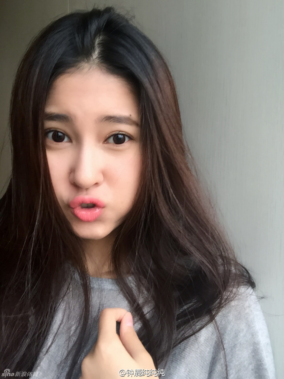 刘晓宇女友钟鹿纯美艳私照.