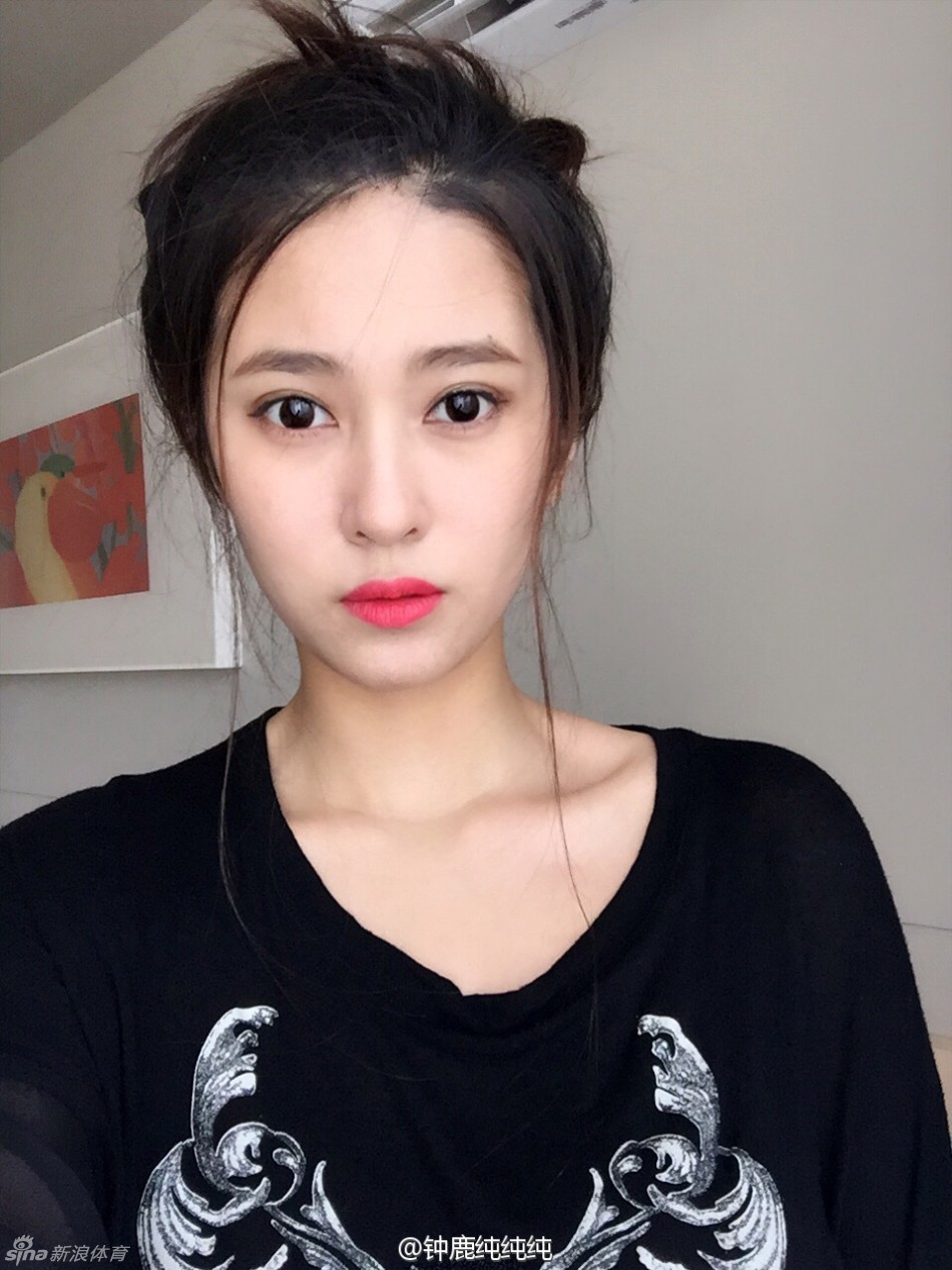 刘晓宇女友钟鹿纯美艳私照.