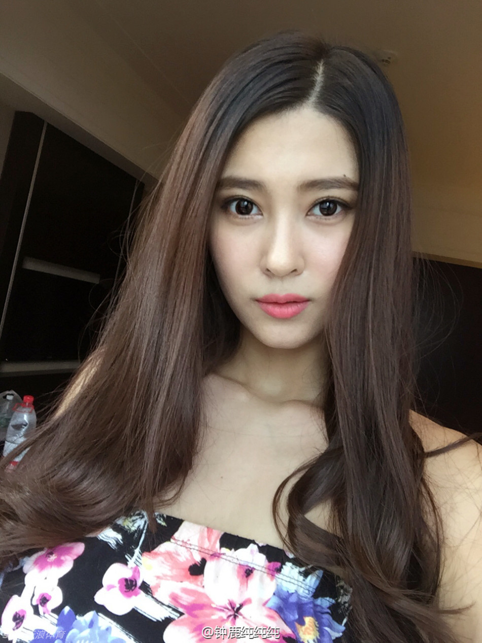 刘晓宇女友钟鹿纯美艳私照