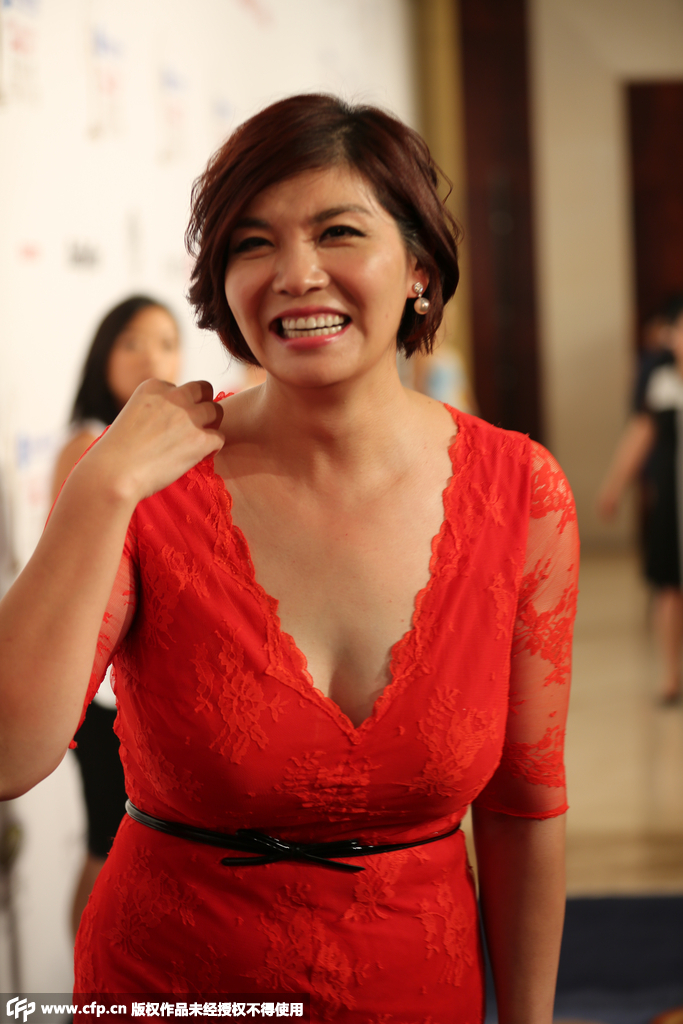 庄泳参加慈善晚宴