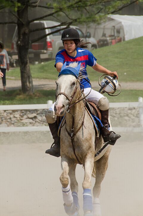 一起欣赏下马上篮球运动员们的精彩表演.