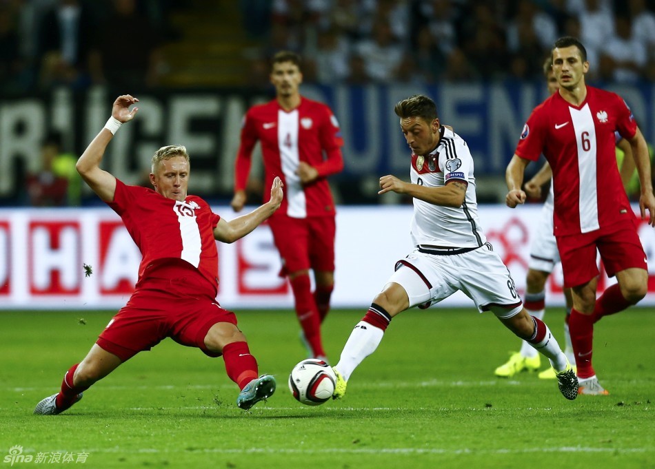 欧洲杯预选赛d组一场焦点战在法兰克福人民银行体育场展开角逐,德国