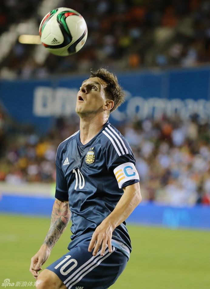 梅西,阿圭罗,拉维奇三人均梅开二度,科雷亚打入一球.