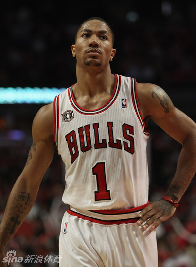 汉字纹身在国外体坛备受欢迎,运动员们一个个令人眼花缭乱的纹身中