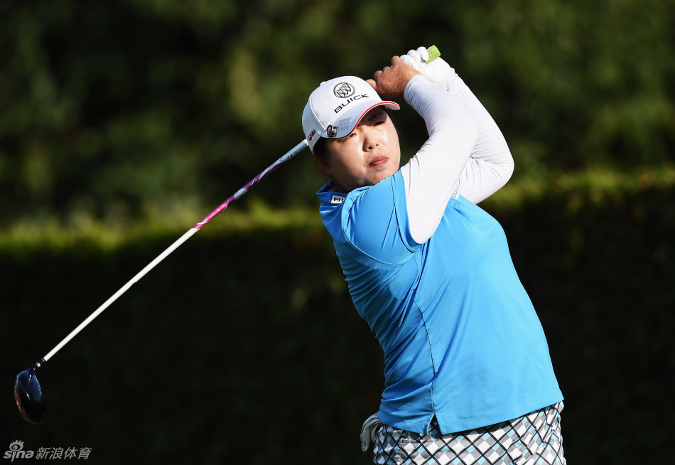 一姐冯珊珊挥杆依云赛首轮_高清图集_新浪网