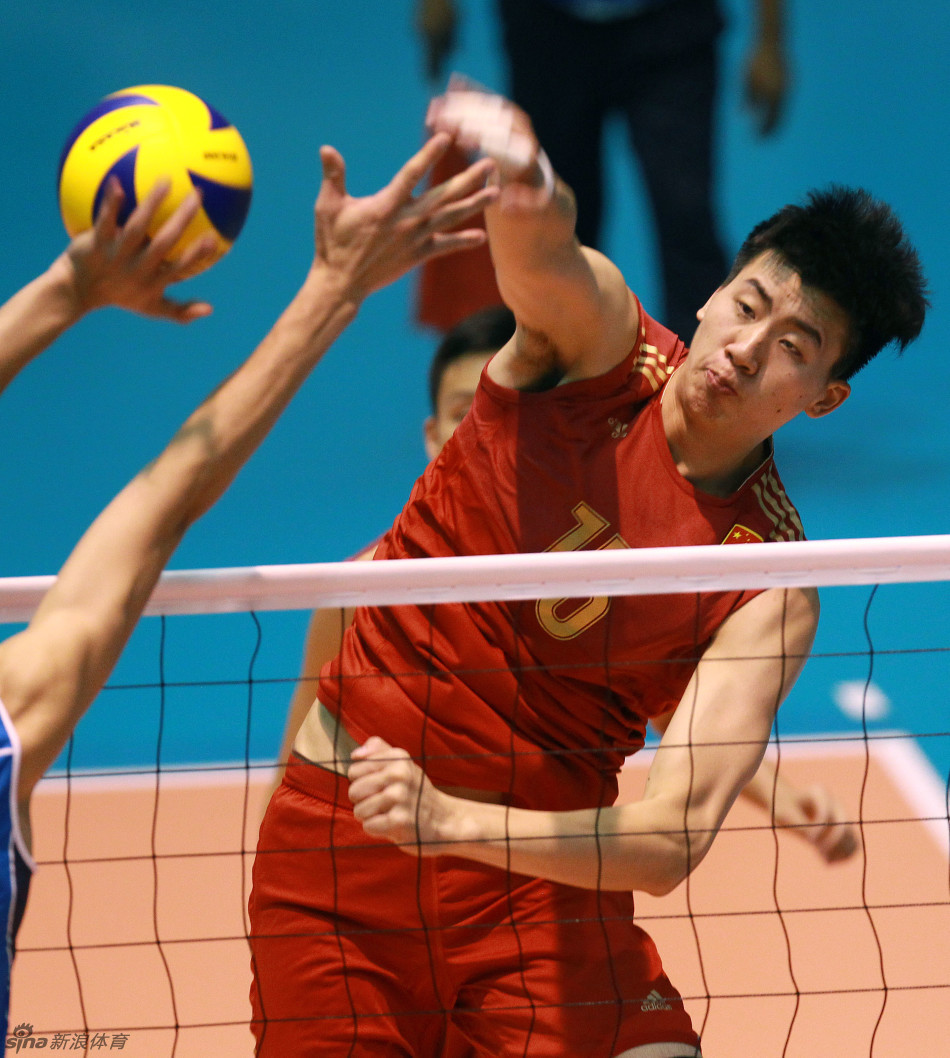 张哲嘉于垚辰商量战术