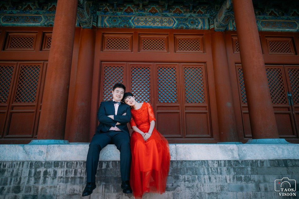 近日,中国女排国家队二传沈静思与爱人拍摄了浪漫的婚纱照.