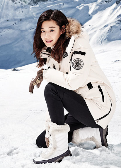 韩国女艺人全智贤近日为代言的某户外品牌拍摄了2015秋冬季新品广告