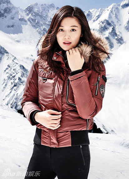 韩国女艺人全智贤近日为代言的某户外品牌拍摄了2015秋冬季新品广告