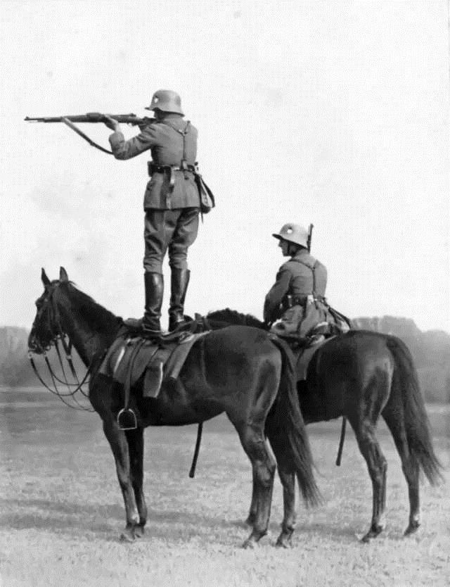 疯狂的骑兵老照片_高清图集_新浪网