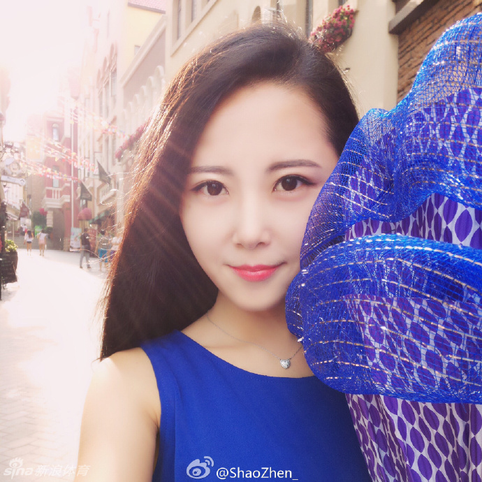 邹正疑似女友私照曝光