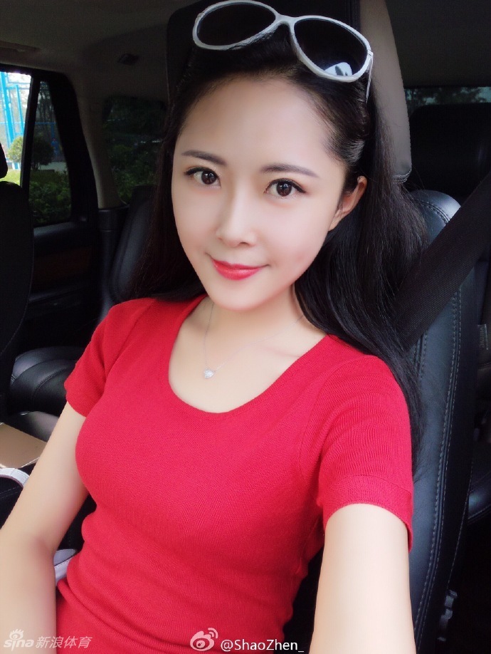 邹正疑似女友私照曝光