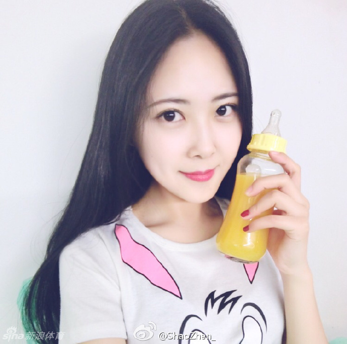 邹正疑似女友私照曝光