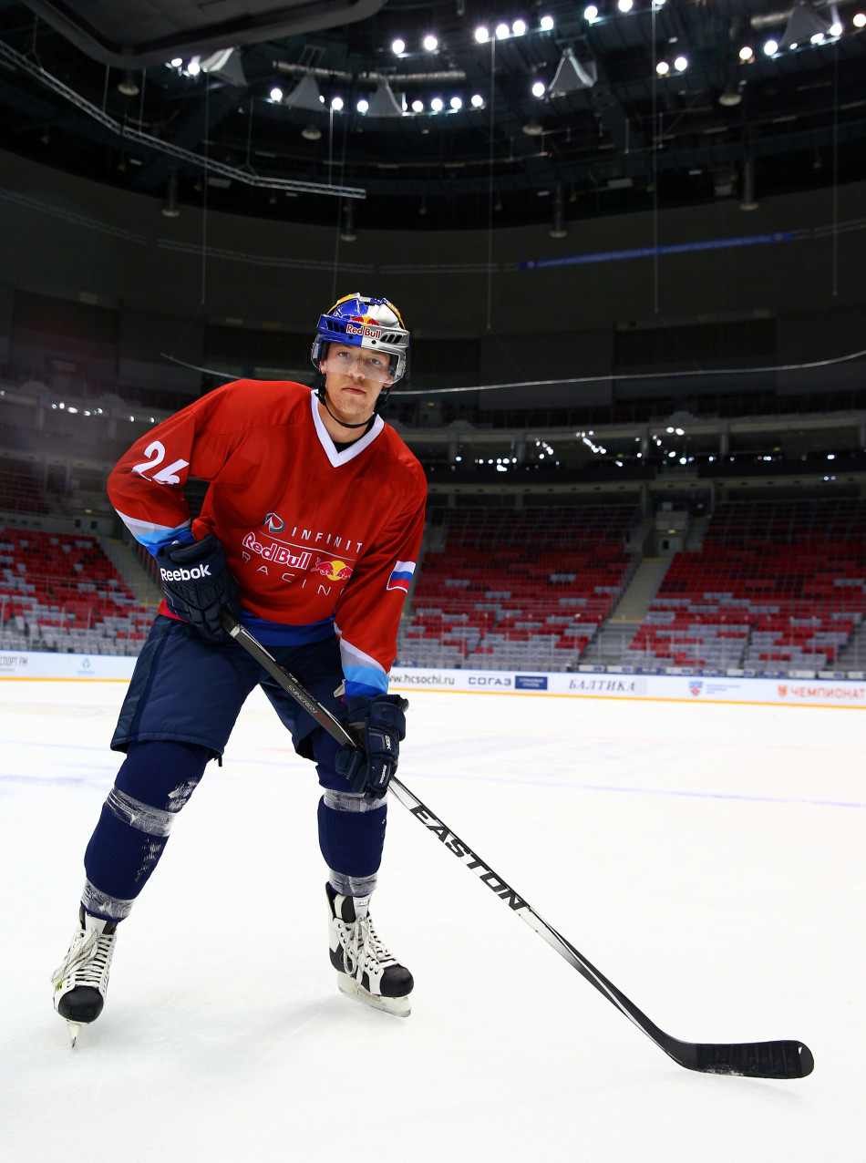 红牛车队打冰球_高清图集_新浪网