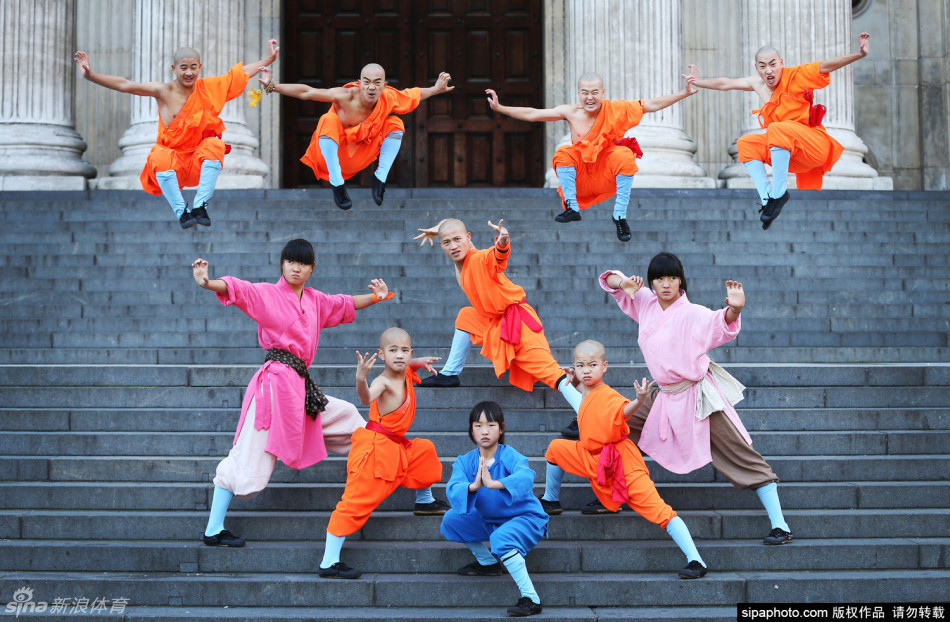少林武僧伦敦街头大展拳脚_高清图集_新浪网