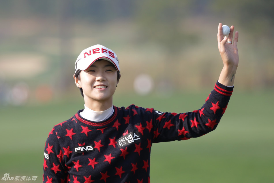 朴城炫领跑韩亚银行赛首轮_高清图集_新浪网