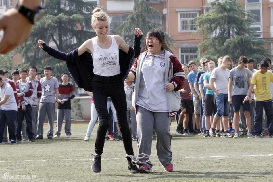 1 / 4 2015年10月12日上午,南京,德国evb高中的一群高一孩子开到南京