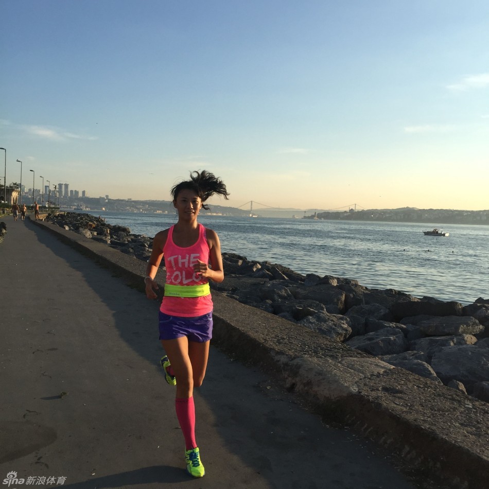 跑步宝贝活力写真 长腿高颜文艺范十足_高清图集_新浪网