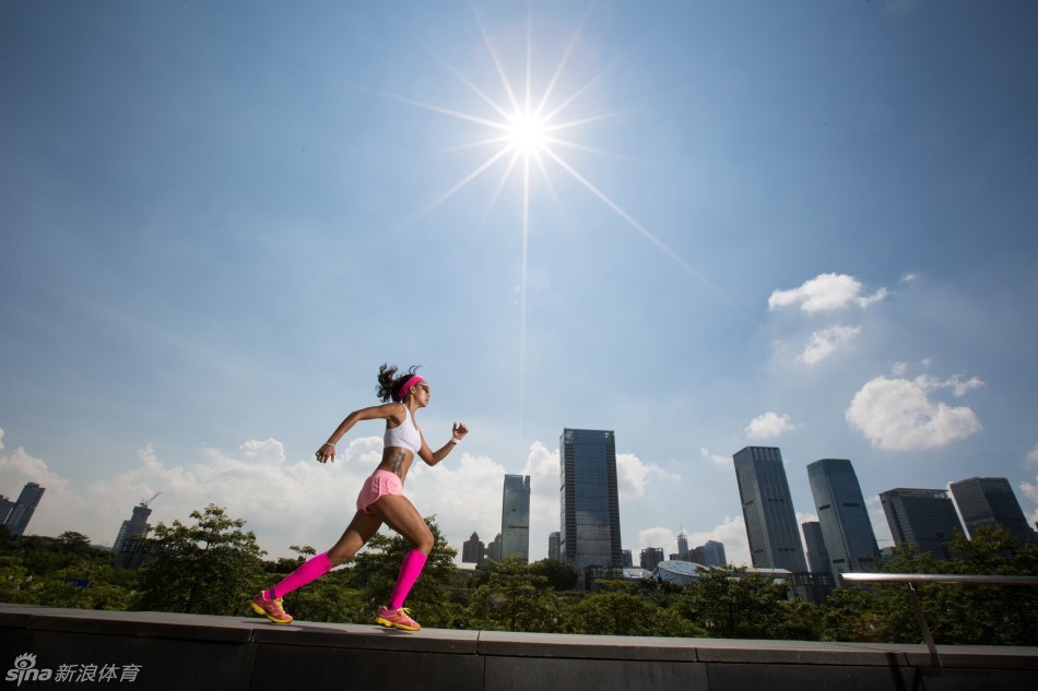 跑步宝贝活力写真 长腿高颜文艺范十足_高清图集_新浪网