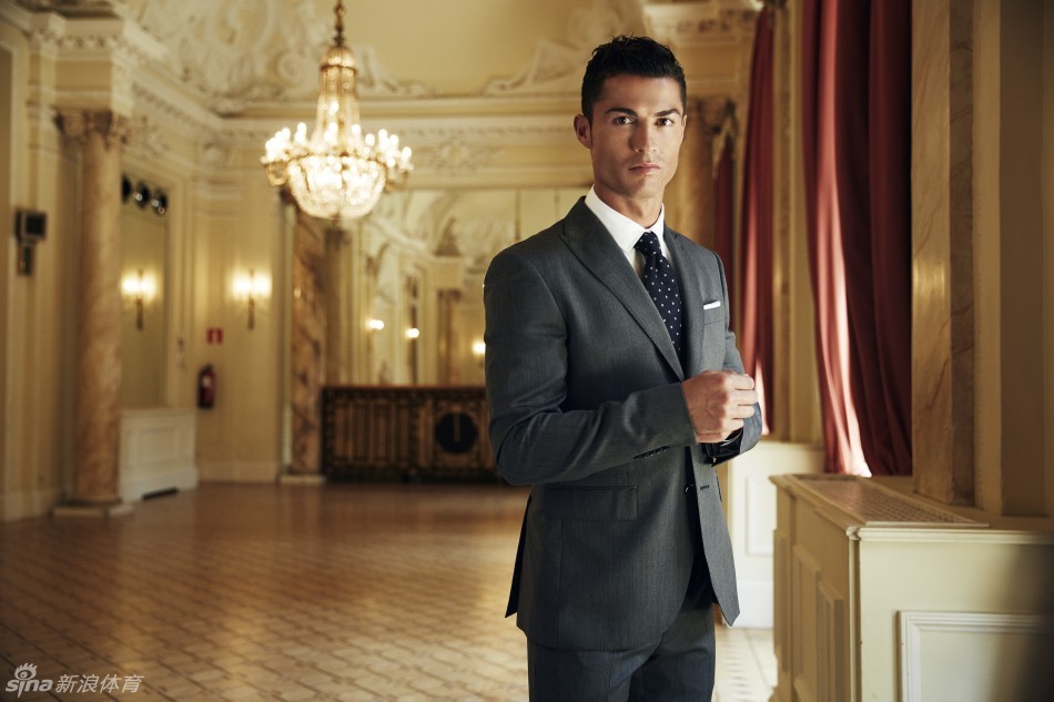 近日,c罗为葡萄牙时尚品牌sacoor brothers拍摄新的宣传片.