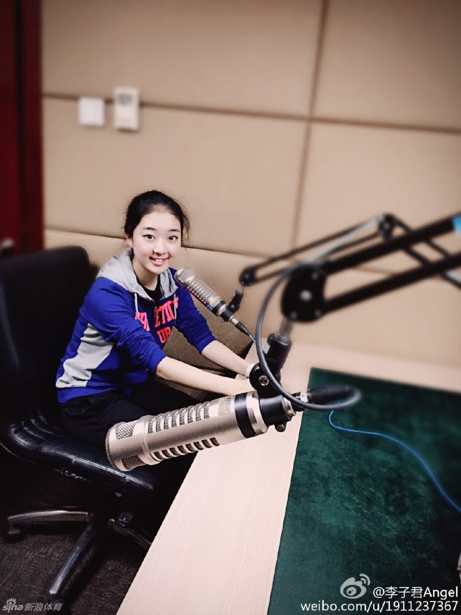 李子君录节目女神范儿_高清图集_新浪网