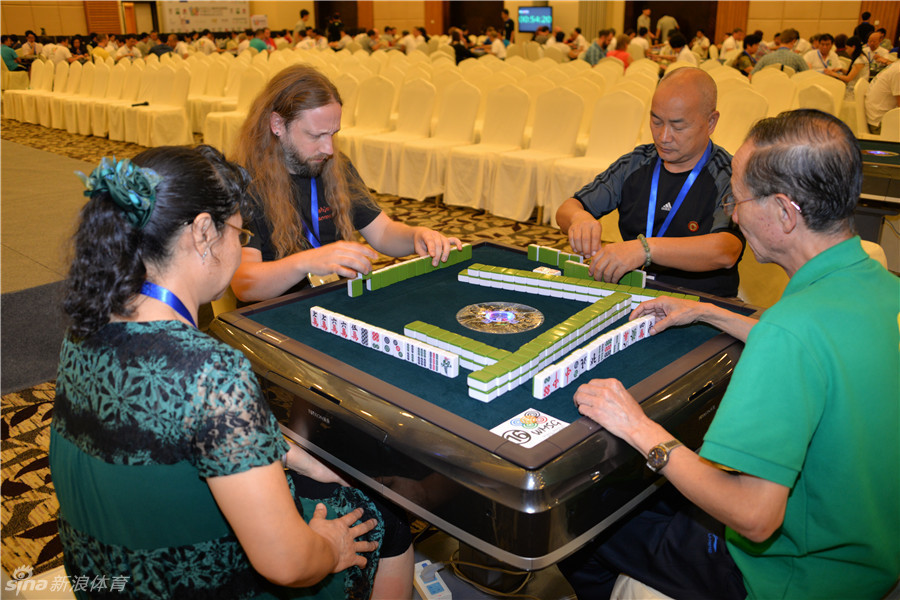 北京时间10月25日,首届世界麻将运动会个人预赛第2日的比赛在三亚亚龙