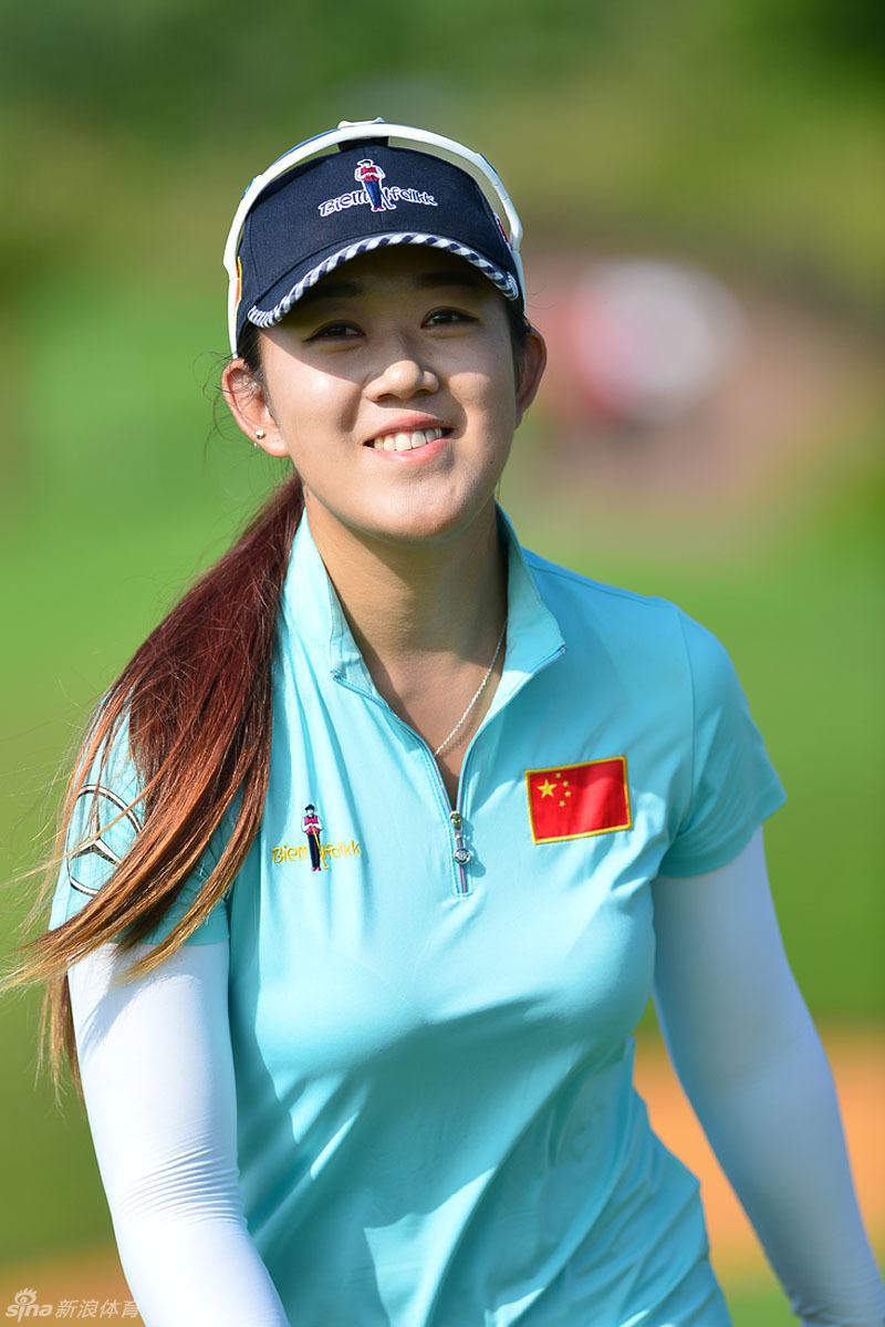 周佳怡笑容甜美