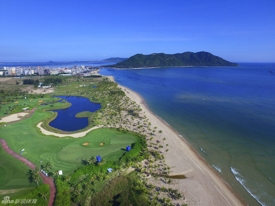 蓝湾大师赛-lpga正在三亚鉴湖·蓝湾高尔夫球场举行,奉上一组优美壮阔