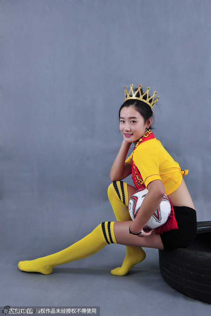 足球宝贝嘟嘴卖萌贺恒大_高清图集_新浪网