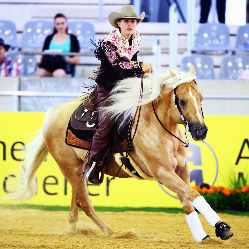 吉娜-舒马赫参加欧洲青年马术锦标赛