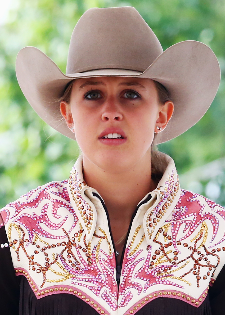 吉娜-舒马赫参加欧洲青年马术锦标赛