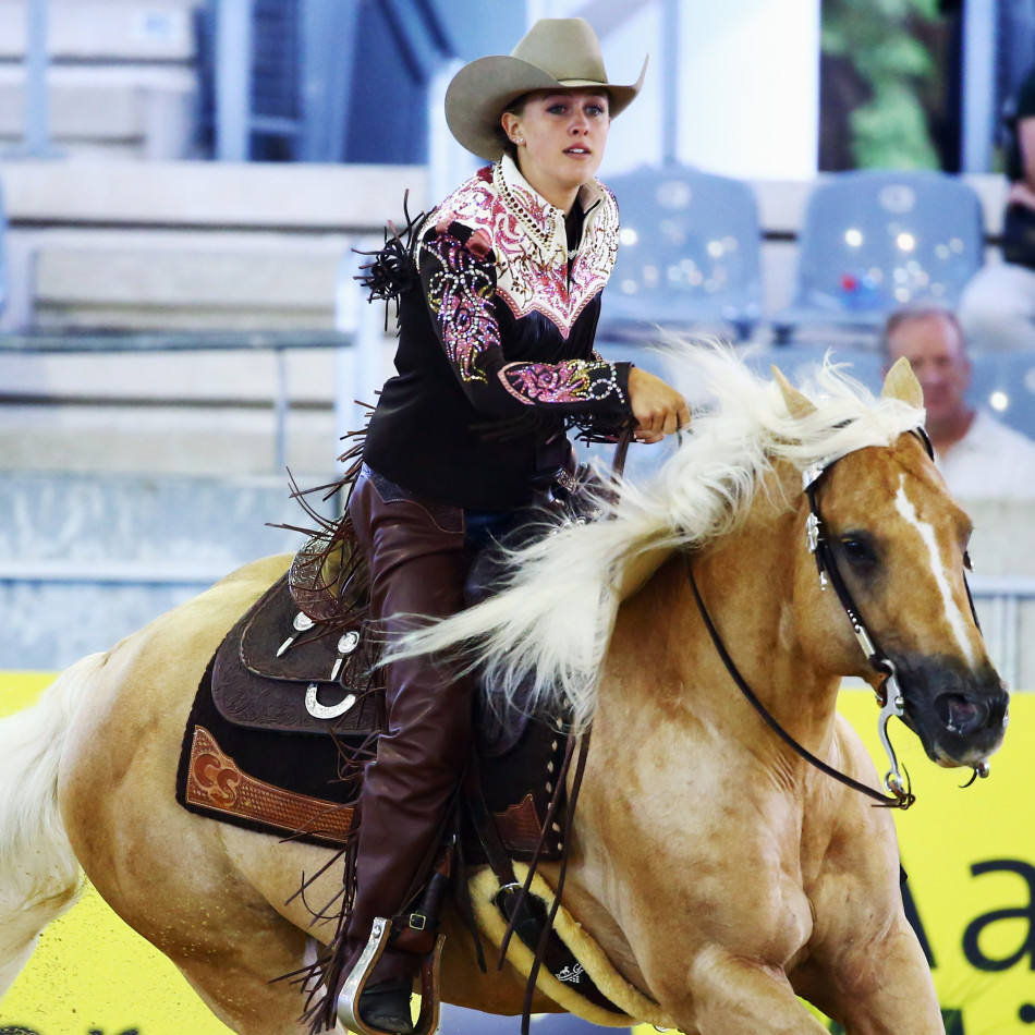 吉娜-舒马赫参加欧洲青年马术锦标赛