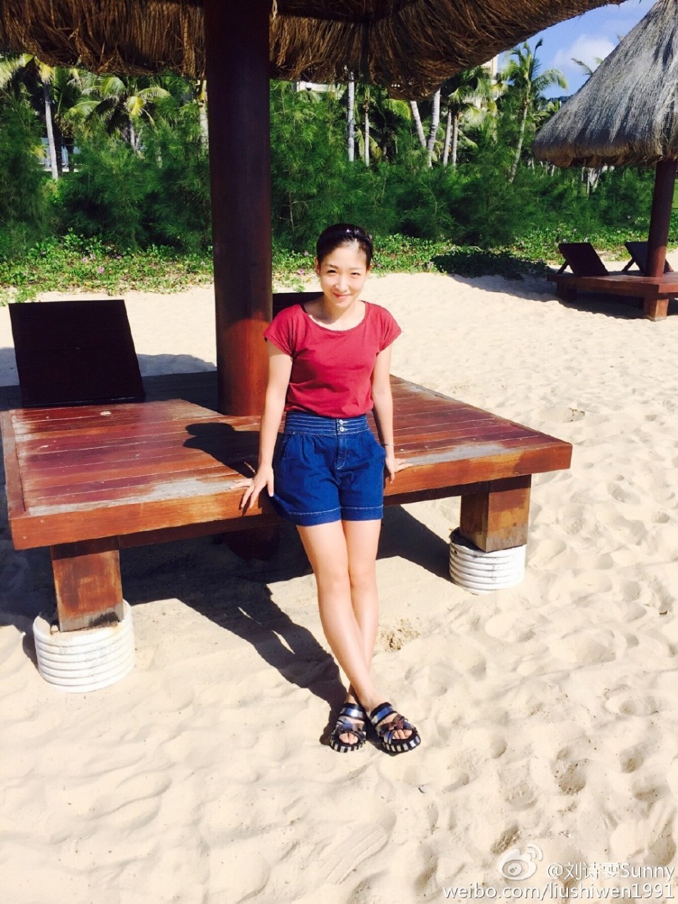 刘诗雯晒海滩度假美照 穿比基尼亮相_高清图集_新浪网