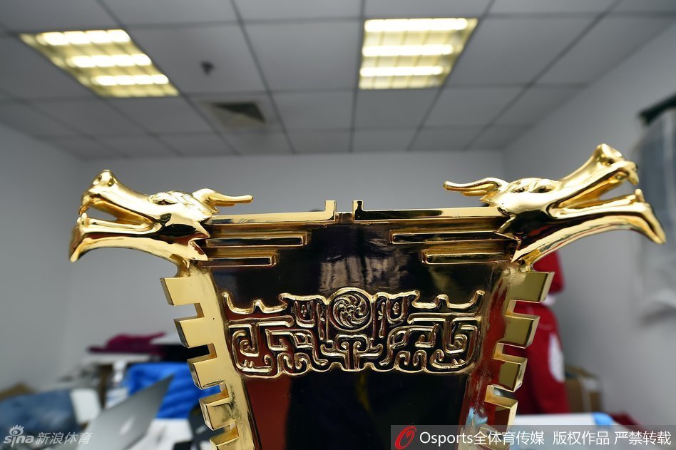 足协杯冠军奖杯曝光