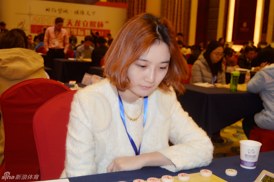 象棋个人赛时凤兰登场_高清图集_新浪网