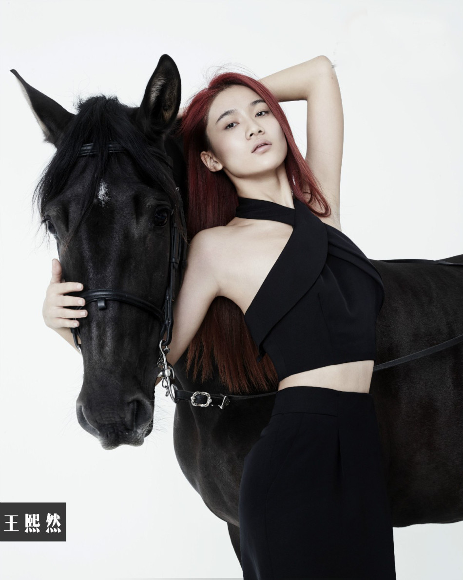 爱上超模马背写真大片_高清图集_新浪网