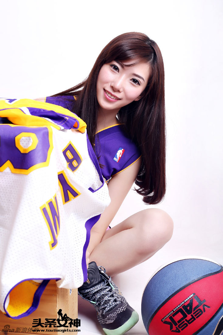 美女科蜜化萌拍写真致敬传奇