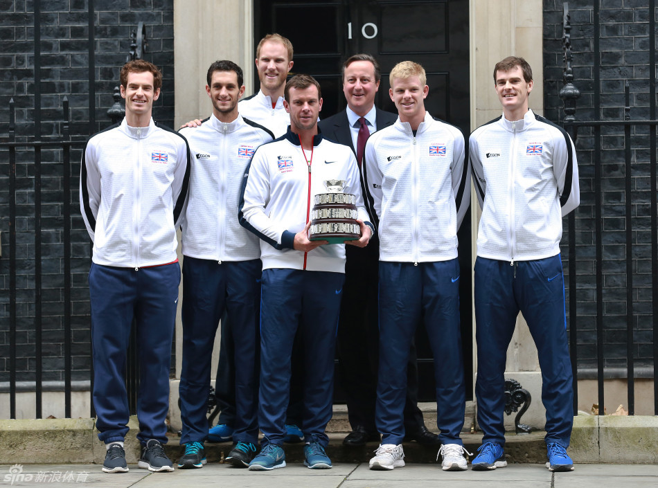 卡梅伦迎接穆雷和队友