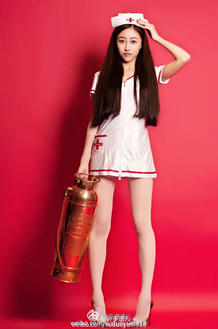 凹凸曼:美女教师爱运动 性感私照大放送