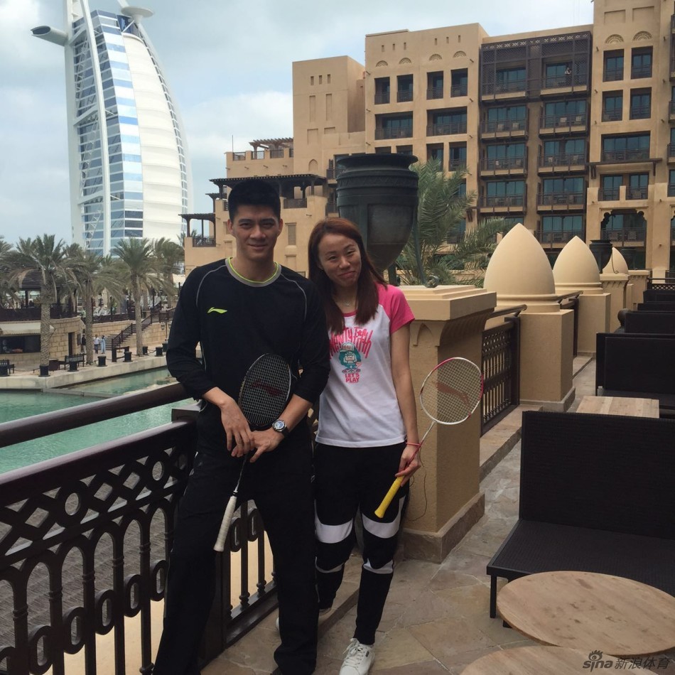 傅海峰赵芸蕾畅游迪拜