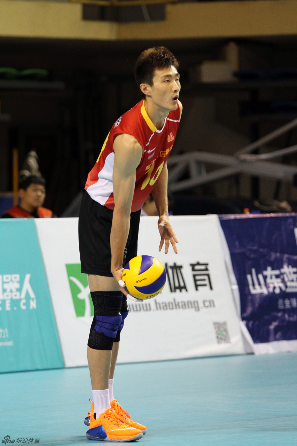 季道帅准备发球